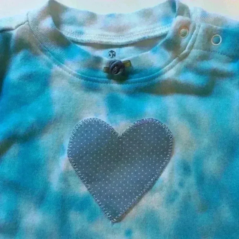 🌸New! Handmade Tie dyed onesie old navy 6-12 months heart
